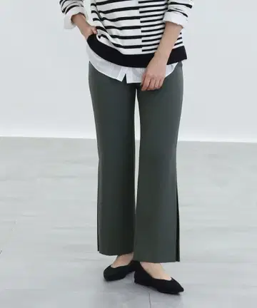 INDIVI [세탁 가능] 사이드 턱 플레어 팬츠