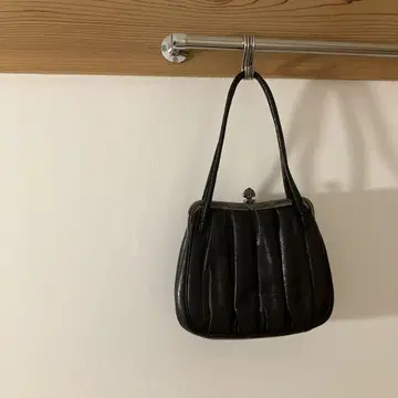 쇼와 레트로 가죽제품 블랙 플리츠 디자인 핸드백