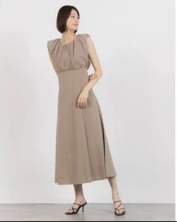 archives 백 레이스업 벌룬 민소매 원피스