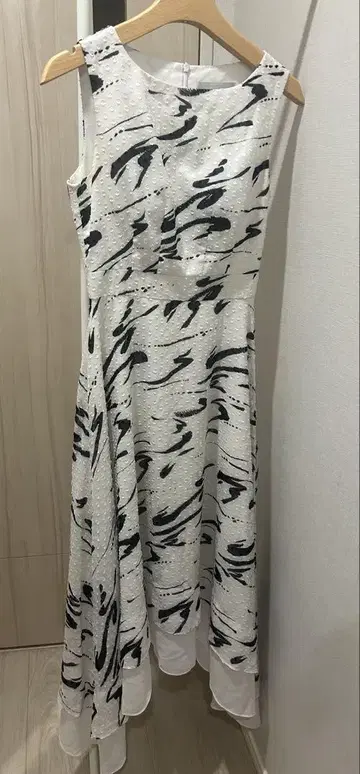 GINZA COUTURE 엘케이 슬리브리스 드레스 원피스