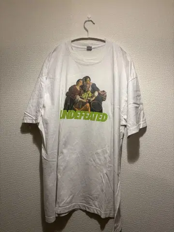 UNDEFEATED 티셔츠