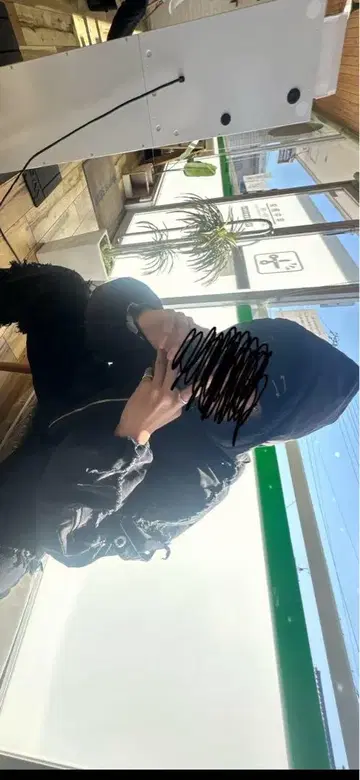 후드 부착 블랙 자켓