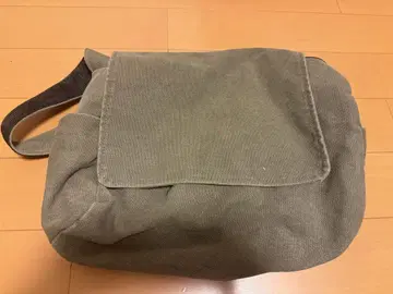 올리브 그린 캔버스 숄더백