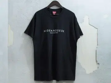 새상품급 L 사이즈 HIDE AND SEEK HS LOGO TEE 티셔츠
