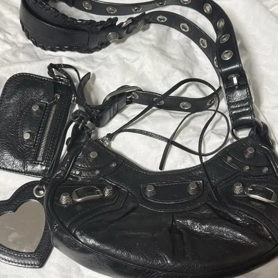 Martin Kim Buckle Shoulder Bag on Bunjang Global Site.