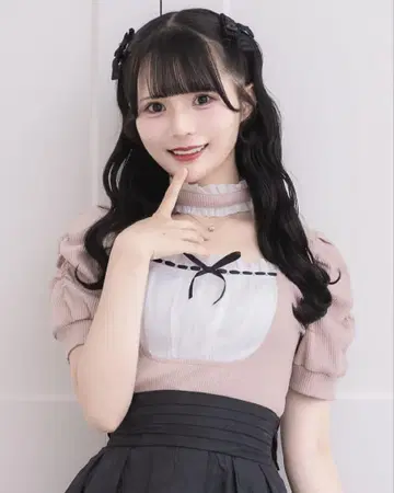 pium 라운드 프릴 초커 반팔 티셔츠