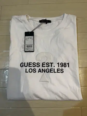 GUESS 화이트 티셔츠 XL 사이즈 MN2K9490K