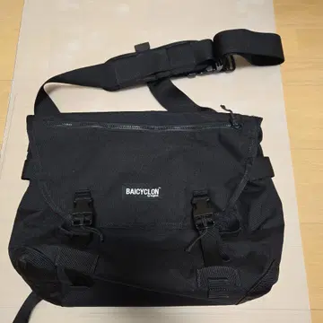 BAICYCLON 메신저 백 블랙