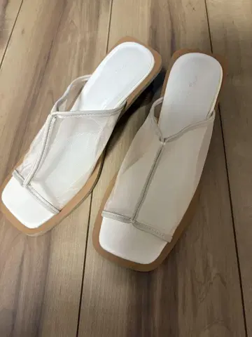 AZUL by MOUSSY 화이트 플립플랍