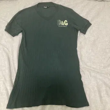 D&G 다크 그린 V넥 티셔츠 S