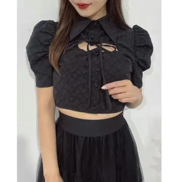 EATME 개더 데콜테 블라우스