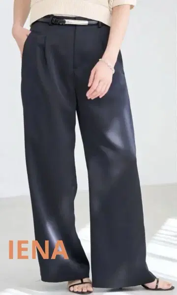 새상품 IENA 워셔블 새틴 슬랙스