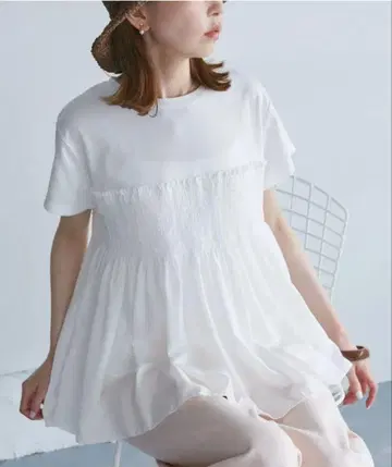로페피크닉 셔링 뷔스티에풍 도킹 티셔츠 화이트