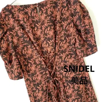 새상품급 SNIDEL 백 레이스업 꽃무늬 롱 원피스
