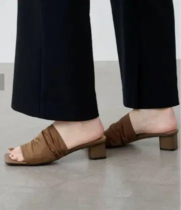 LE TALON GRISE 4cm 스퀘어 시어 뮬 샌들