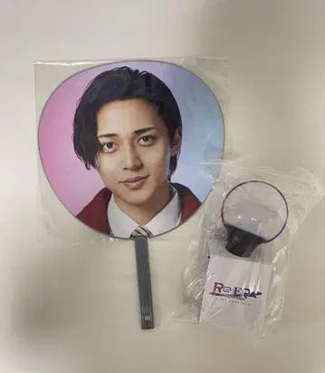 킹프리의 부채와 응원봉