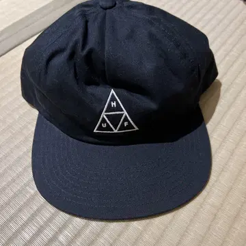 HUF 블랙 캡 삼각형 로고