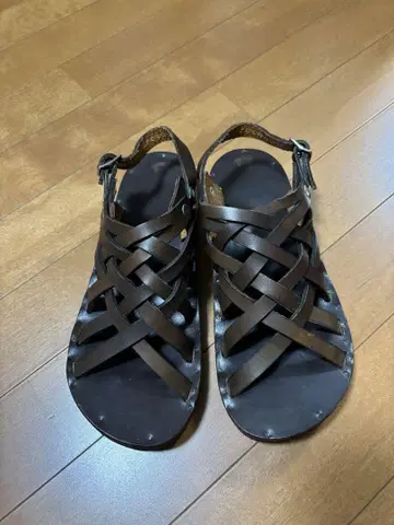 유타 뉴먼 샌들