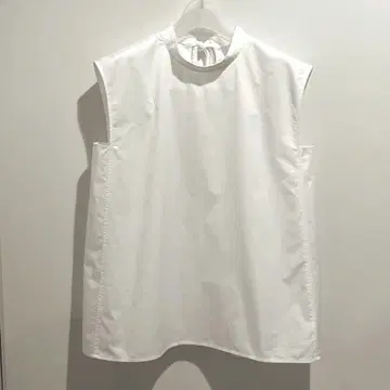 투모로우랜드 보르지 백 리본 탑 슬리브리스 블라우스