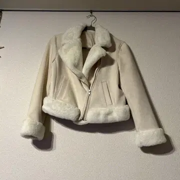 무스탕풍 숏 자켓과 체크 무늬 자켓 세트