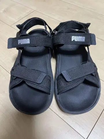 푸마 블랙 스포츠 샌들