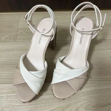 질스튜어트 라탄풍 플랫폼 샌들 23cm