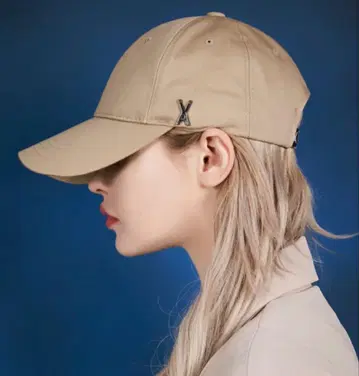 VARZAR 스터드 로고가 장식된 피트 볼 캡
