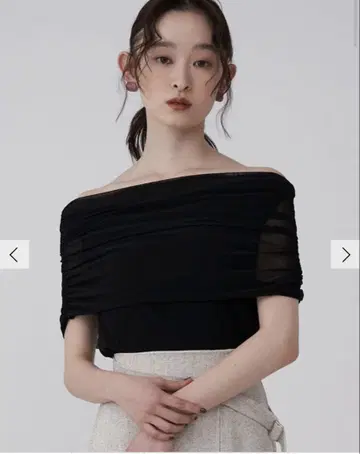 러그 문 시어 오프 숄더 블랙