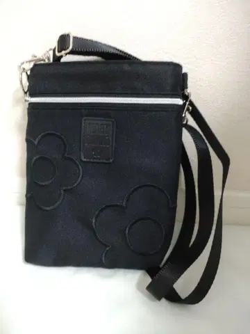 마리콴트 숄더 파우치 데이지 자수 MARY QUANT 블랙