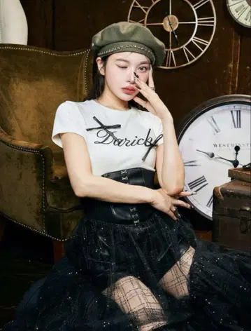 다리치 리본 로고 티셔츠 화이트