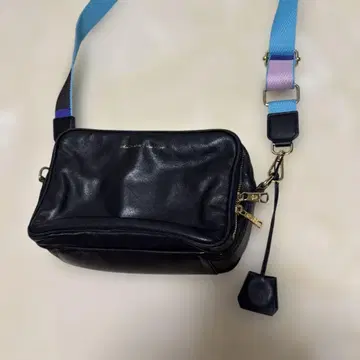 액세서리 마드모아젤 블랙 가죽 스퀘어 숄더백 카메라백