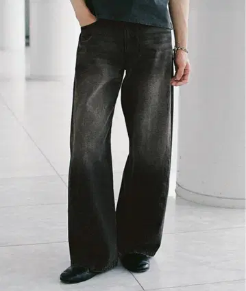 VINTAGE WASHED CURVED DENIM S 사이즈