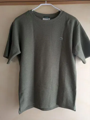 Lacoste 올리브색 반팔 티셔츠