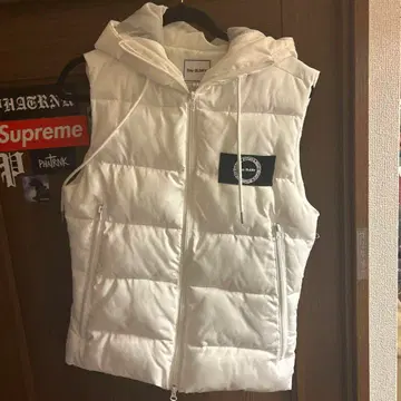 TYLER 후드 부착 화이트 다운 베스트