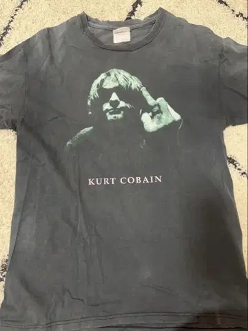 Kurt Cobain 00s 티셔츠