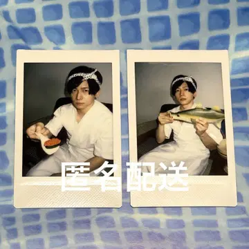 무카리 레이 폴라로이드 사진 2장