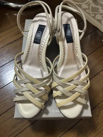 ru 크로스 스트랩 샌들 힐 일본제