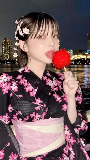 벚꽃 무늬의 검은 유카타