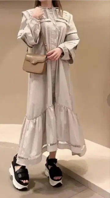 SNIDEL 펀칭 레이스 빅 칼라 원피스