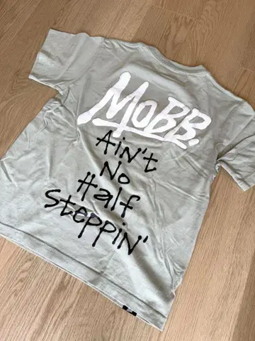 MOBB 그래픽 프린트 티셔츠 S 사이즈