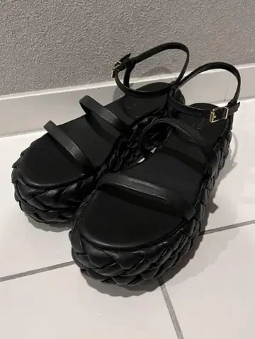 찰스키이스 블랙 샌들 통굽 24.5cm