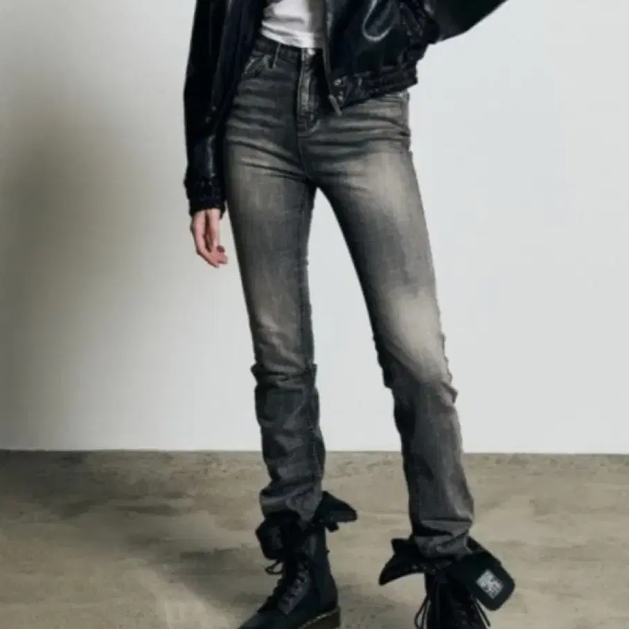 【BOHEMIAN SEOUL】BOHEMSEO DISTRESSED DEEP GRAY JEANS 正規品 BOHEMIAN SEOUL】BOHEMSEO DISTRESSED DEEP GRAY JEANS 正規品