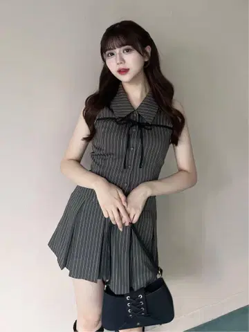 OLIVE des OLIVE 스트라이프 슬리브리스 원피스 F