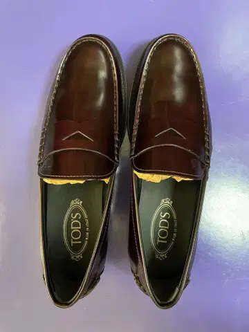 TOD'S 다크 브라운 로퍼
