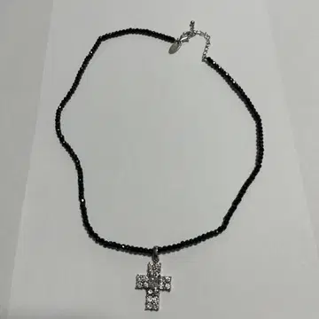 블랙 스피넬 크로스 펜던트 목걸이
