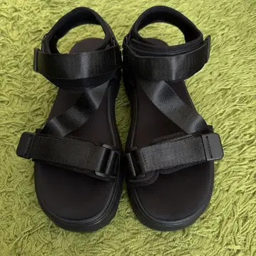 블랙 스포츠 샌들 조정 가능한 스트랩