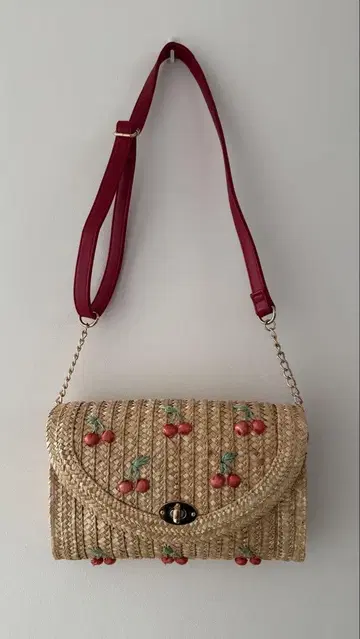 나루미야 린지 체리 자수 스트로우 바스켓 숄더백