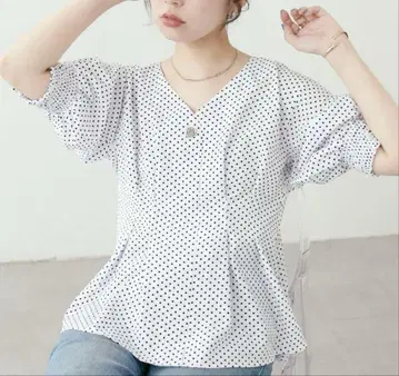 내추럴 꾸뛰르 상의 osono 턱 디자인 페플럼 5부 소매 블라우스