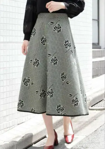 스트로베리 필드 로즈 무늬 스커트 체크 리버서블 블랙