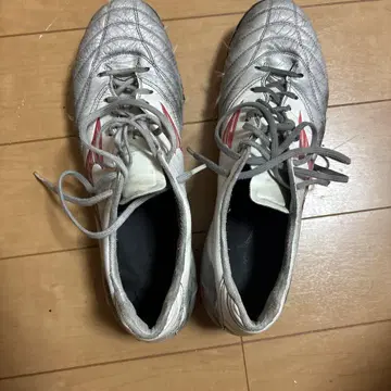 미즈노 축구화 화이트/레드
